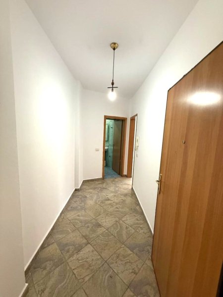 SHITET GARZONIERE ME SIP. 45 M2 TEK PAZARI I RI, Kati 3, 45 m² 110.000 €URO
