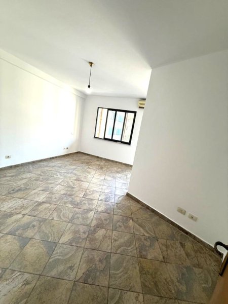SHITET GARZONIERE ME SIP. 45 M2 TEK PAZARI I RI, Kati 3, 45 m² 110.000 €URO