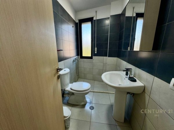 Tirane, jepet me qera apartament 2+1 , (Rruga e Bogdaneve)