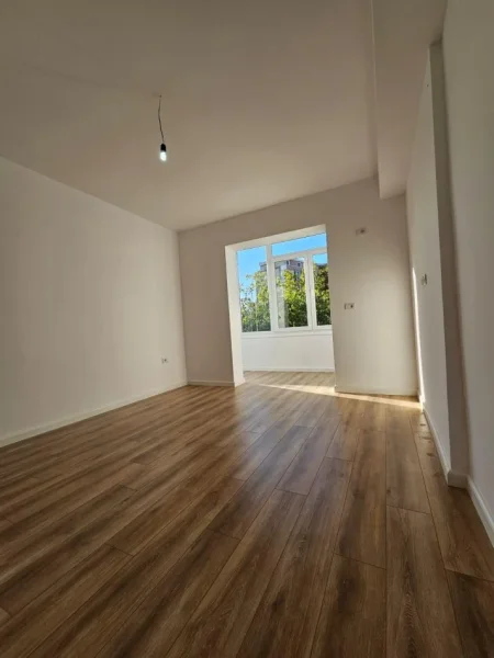 Tirane, shitet apartament 1+1+Ballkon Kati 5, 48 m² 133.000 € (RRUGA E KAVAJES)