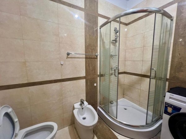 Tirane, jepet me qera apartament 1+1 Kati 7, 67 m² 500 € (Rr. Elbasanit)