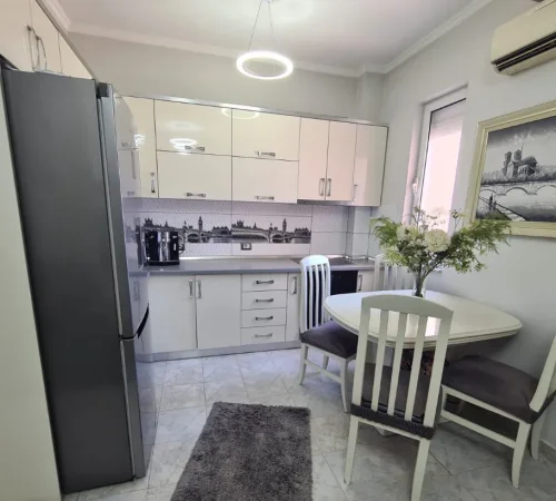 Tirane, jepet me qera 1+1+Ballkon Kati 5, 70 m² 550 € 