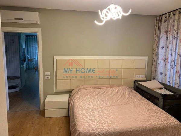 Tirane, jepet me qera apartament 2+1+Ballkon Kati 2, 102 m² 800 € (21 Dhjetori)