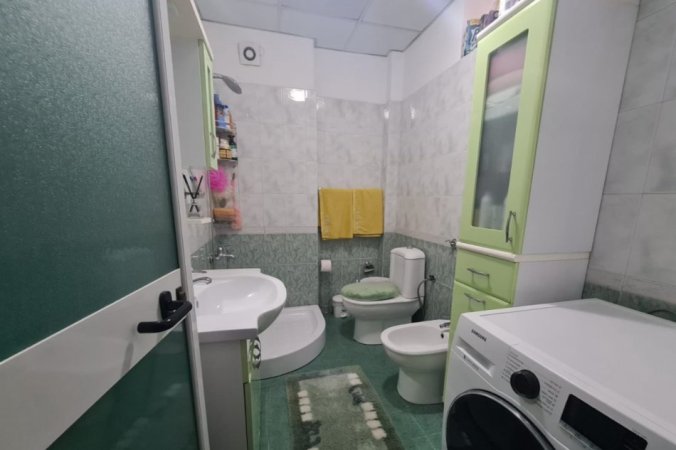 Tirane, jepet me qera apartament 1+1+Ballkon Kati 5, 70 m² 560 € (Rruga &quot;Bardhyl&quot;)