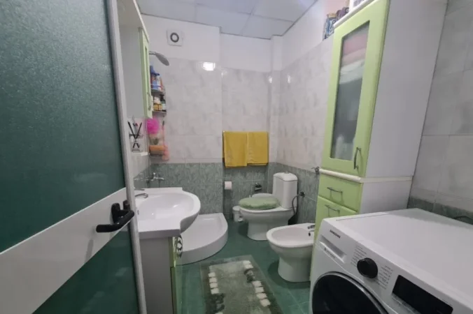 Tirane, jepet me qera apartament 1+1+Ballkon Kati 5, 70 m² 560 € (Rruga "Bardhyl")