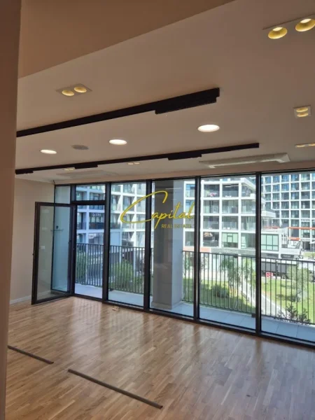 Tirane, jepet me qera zyre Kati 2, 130 m² 2.200 € (LIQENI ARTIFICIAL)