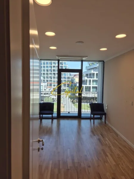 Tirane, jepet me qera zyre Kati 2, 130 m² 2.200 € (LIQENI ARTIFICIAL)