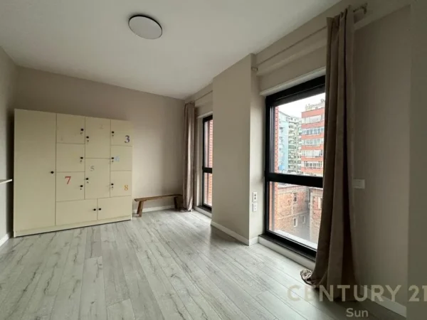 Tirane, jepet me qera zyre Kati 4, 65 m² 700 € (Myslym Shyri)