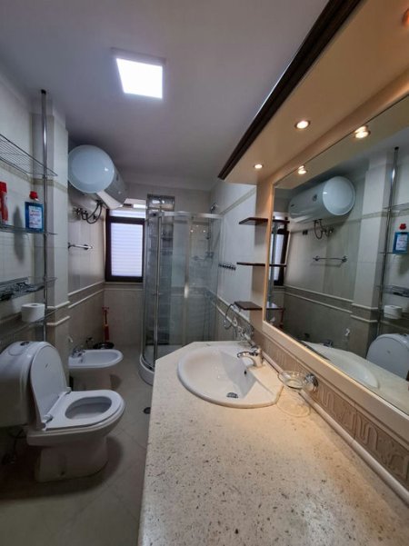 Tirane, jepet me qera apartament 2+1 Kati 2, 82 m² 670 € (Rruga &quot;Ali Demi&quot;)