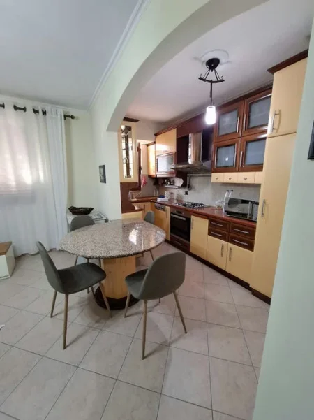 Tirane, jepet me qera apartament 2+1 Kati 2, 82 m² 670 € (Rruga "Ali Demi")