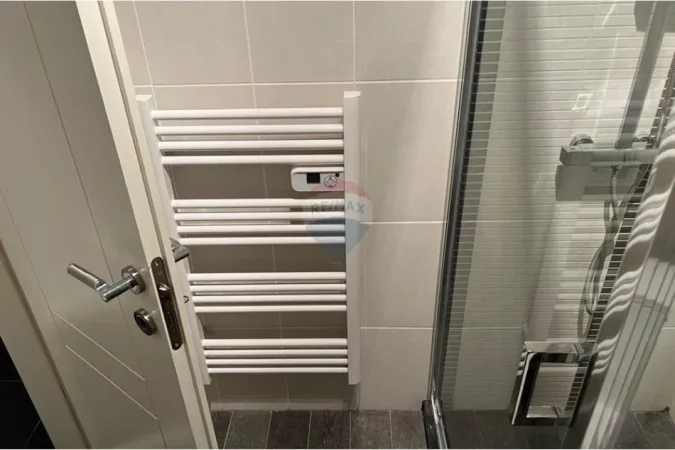 Tirane, jepet me qera apartament Dublex Kati 4, 130 m² 950 € (Komuna e Parisit)
