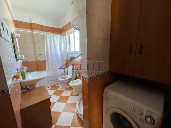 Tirane, jepet me qera apartament duplex 2+1+Ballkon Kati 2, 150 m² 1.000 € 