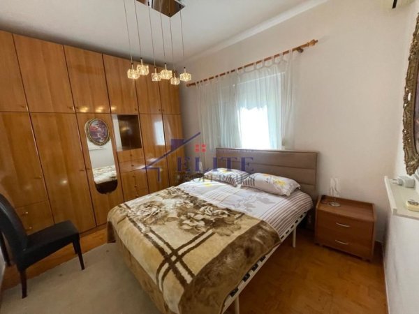 Tirane, jepet me qera apartament duplex 2+1+Ballkon Kati 2, 150 m² 1.000 € 
