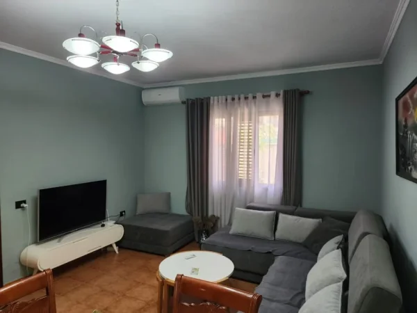 Tirane, shitet Vile 3+1+Aneks+Ballkon , 198 m² 