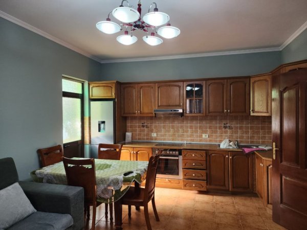 Tirane, shitet Vile 3+1+Aneks+Ballkon , 198 m² 
