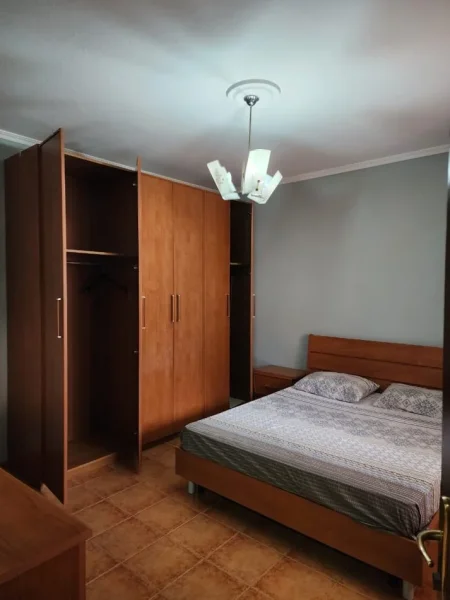 Tirane, shitet Vile 3+1+Aneks+Ballkon , 198 m² 