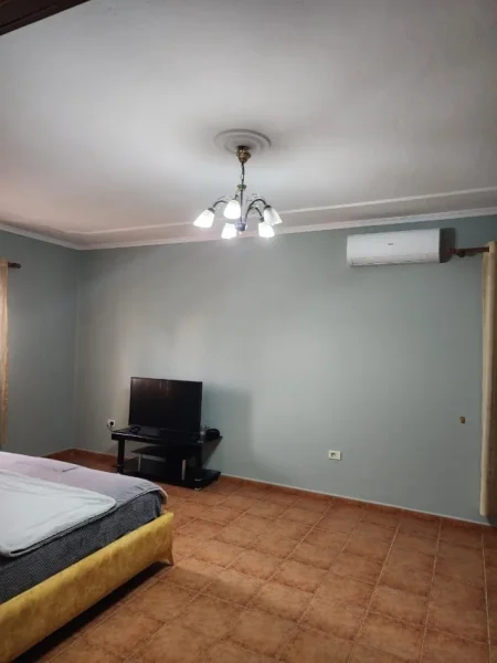 Tirane, shitet Vile 3+1+Aneks+Ballkon , 198 m² 