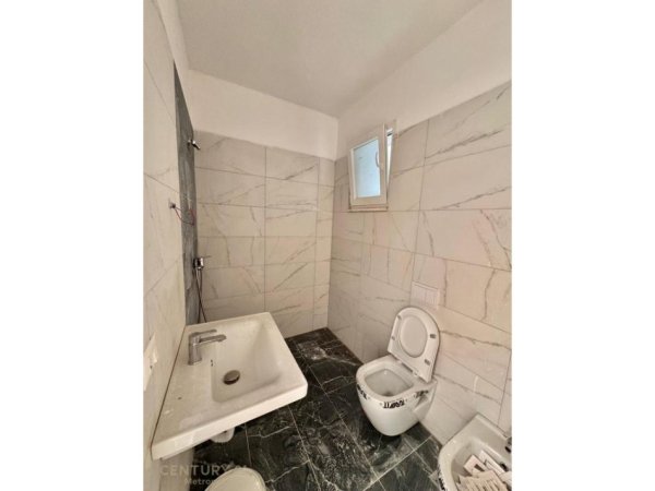 Tirane, jepet me qera zyre Kati 4, 100 m² 450 € (Don Bosko)