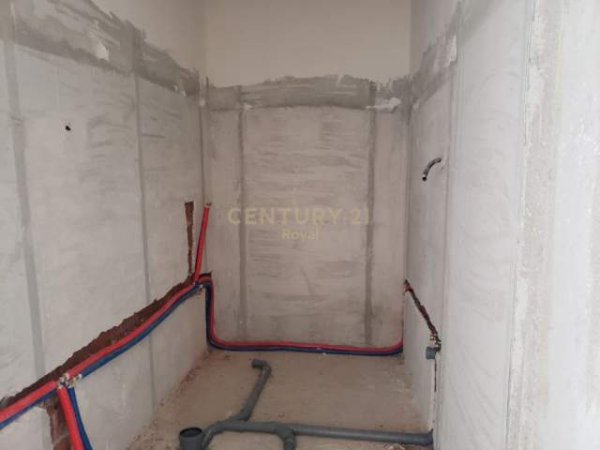Tirane, shes apartament 1+1 Kati 1, 112 m² 68.000 Euro (shkoze)