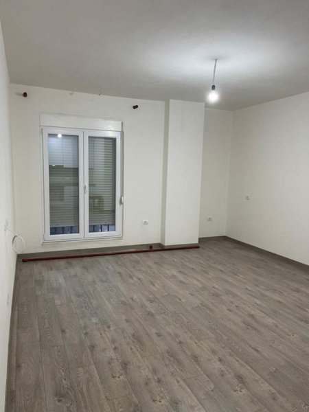 Tirane, jepet me qera apartament 1+1 Kati 5, 67 m² 30.000 Leke (prane Vila L)