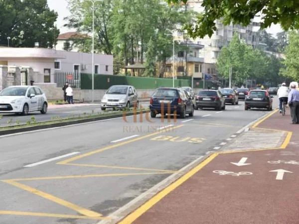 Tirane, jepet me qera apartament 3+1 Kati 10, 118 m² 500 Euro (Rruga e Dibres)