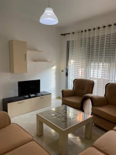 Tirane, jepet me qera apartament 1+1+BLK Kati 6, 70 m² 330 Euro
