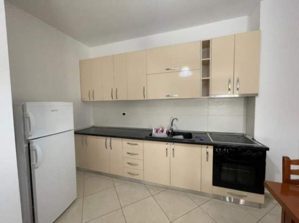 Tirane, jepet me qera apartament 1+1+BLK Kati 6, 70 m² 330 Euro