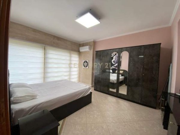 Tirane, jepet me qera ambjent biznesi Kati 0, 74 m² 700 Euro (Pazari i Ri)