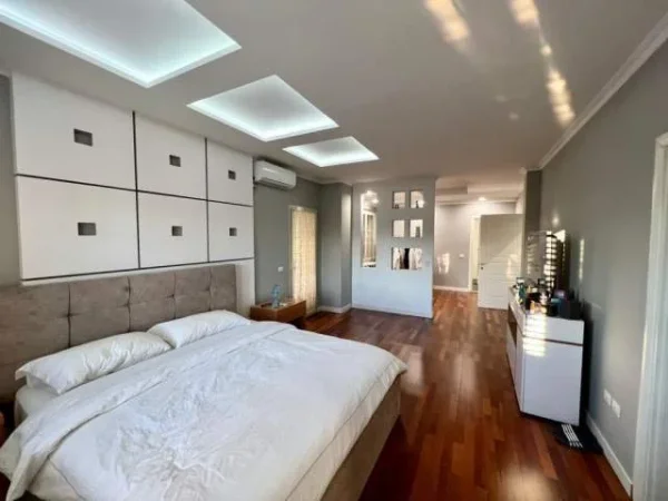 Tirane, shes Vile 2 Katshe Kati 0, 450 m² 500.000 Euro (Peze e Vogel)