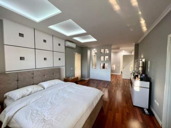 Tirane, shitet Vile 3 Katshe Kati 3, 450 m² 450.000 Euro (Peze)