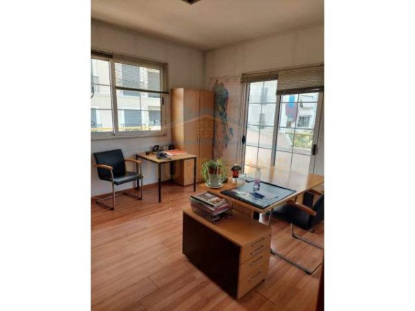 Tirane, jepet me qera zyre Kati 5, 162 m² 1.300 Euro (Rruga e Elbasanit)