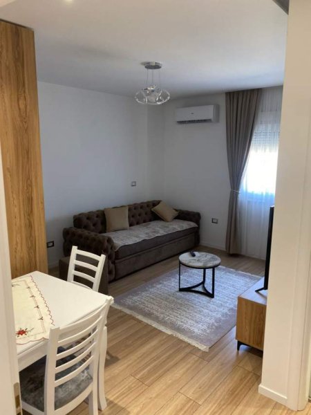 Tirane, jepet me qera garsonier Kati 5, 50 m² 400 Euro (Qender)