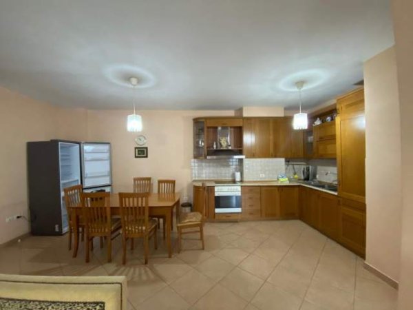 Tirane, jepet me qera apartament 2+1+BLK Kati 2, 122 m² 700 Euro (pas Postes numer 8)