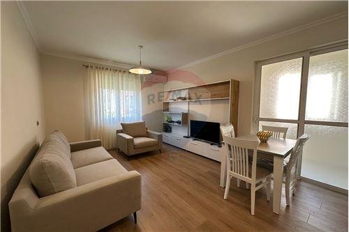 Tirane, shitet apartament 1+1+A+BLK Kati 3, 52 m² 99.000 Euro (Rruga e Barrikadave)