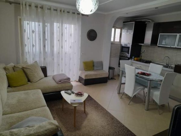 Tirane, jepet me qera apartament 1+1+BLK Kati 5, 55 m² 35.000 Leke (Dhimiter Kamarda)