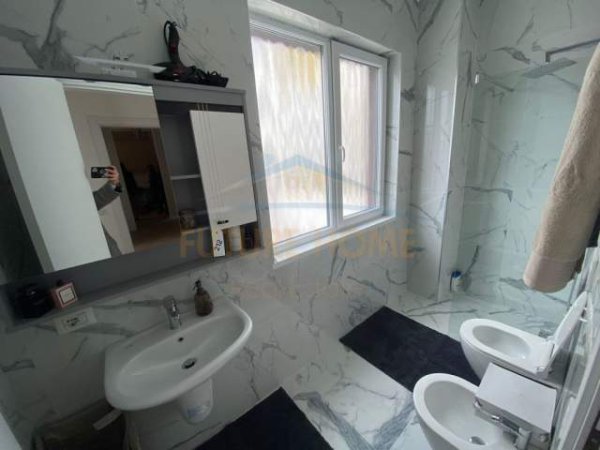 Tirane, jepet me qera apartament 2+1 Kati 4, 85 m² 400 Euro (Yzberisht)