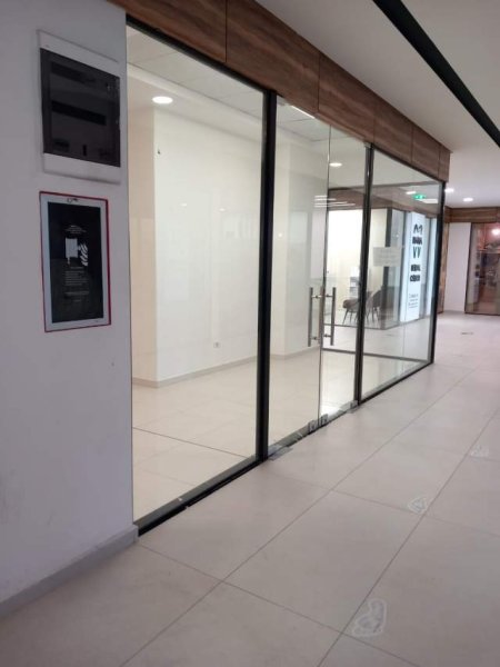 Tirane, jepet me qera dyqan Kati 2, 40 m² 35.000 Leke (Bulevardi blu)