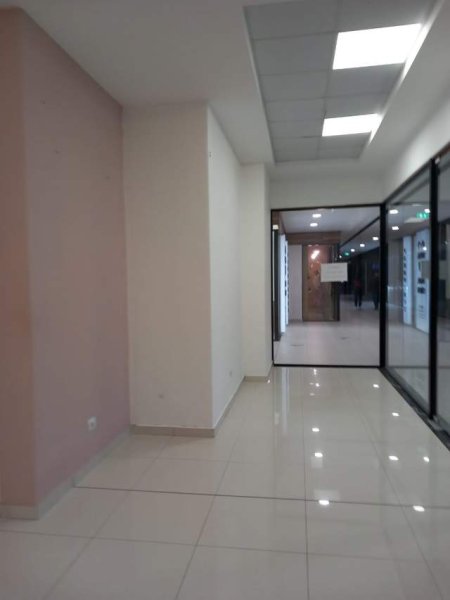 Tirane, jepet me qera dyqan Kati 2, 40 m² 35.000 Leke (Bulevardi blu)
