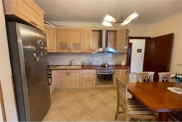 Tirane, jepet me qera apartament 3+1+A+BLK Kati 9, 130 m² 900 Euro (rruga elbasanit)