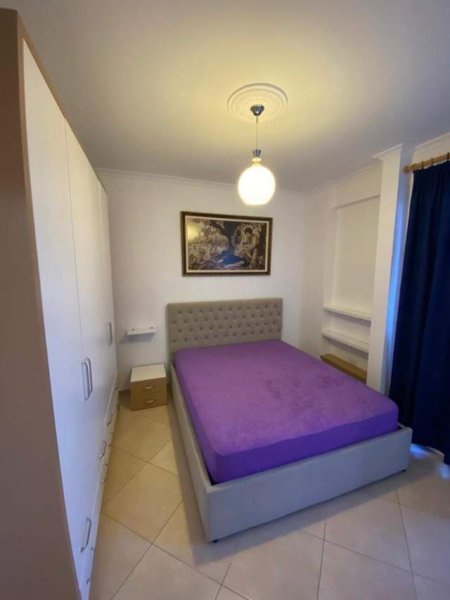 Tirane, jepet me qera apartament 1+1+BLK Kati 7, 75 m² 450 Euro (Rruga Komuna e Parisit)