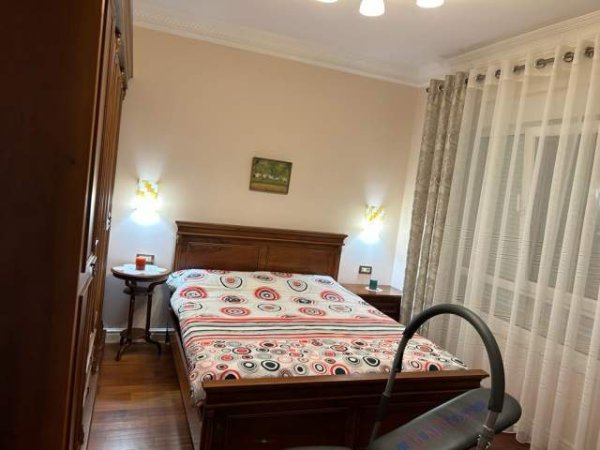 Tirane, jepet me qera apartament 3+1+A+BLK Kati 2, 130 m² 700 Euro (Hamdi Sina)