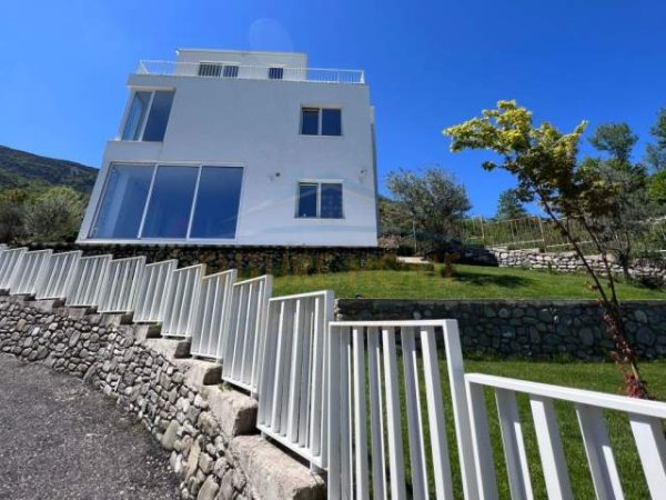 Tirane, jepet me qera Vile 2+1+A+BLK Kati 3, 350 m² 2.000 Euro (Berzhite)