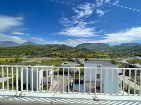 Tirane, jepet me qera Vile 2+1+A+BLK Kati 3, 350 m² 2.000 Euro (Berzhite)