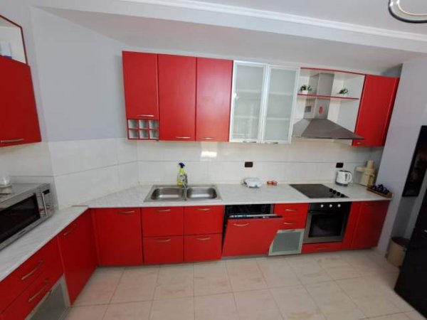 Tirane, jepet me qera apartament 2+1+BLK Kati 2, 90 m² 600 Euro (rruga Hamid Shijaku)