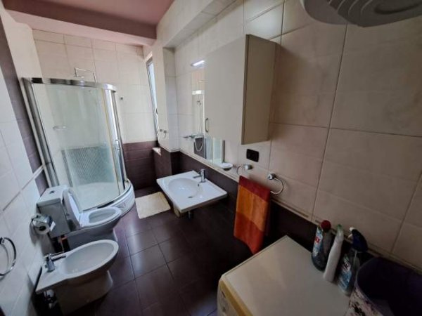 Tirane, jepet me qera apartament 2+1+BLK Kati 2, 90 m² 600 Euro (rruga Hamid Shijaku)