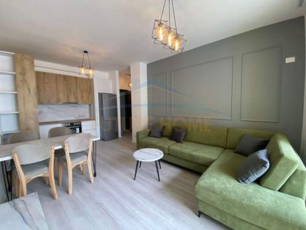 Tirane, jepet me qera apartament 2+1 Kati 7, 85 m² 450 Euro (Yzberisht)