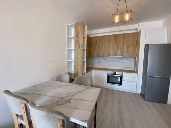 Tirane, jepet me qera apartament 2+1 Kati 7, 85 m² 450 Euro (Yzberisht)