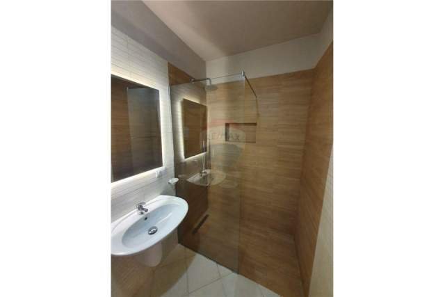 Tirane, jepet me qera apartament 60 m² 470 Euro (rruga e kavajes)