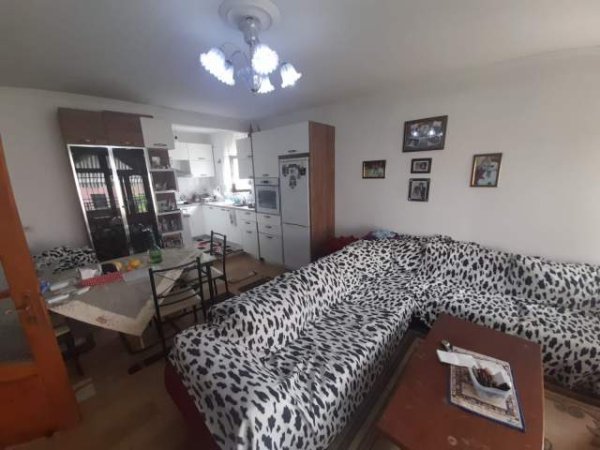 Tirane, shes Vile 400 m² 300.000 Euro (Selite)