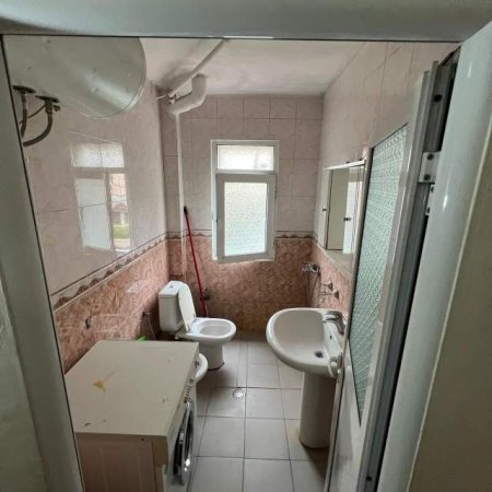 Tirane, jepet me qera apartament 1+1+BLK Kati 2, 60 m² 35.000 Leke (Laprakë)